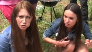Русские студенты замутили групповую еблю на природе на шашлыках