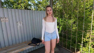 Да, дала за деньги первому встречному. Один раз — не путана