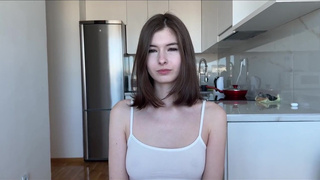 Так а презик где? Нихуя не понимаю — из неё сперма вытекает
