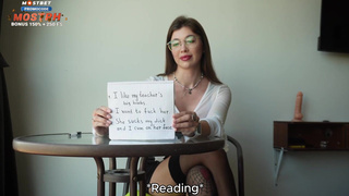 Ух ты ж бля… В реале кончаю на преподшу из своего же хуя